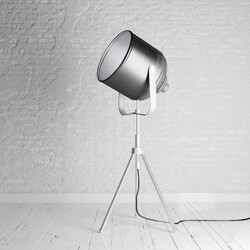 Floor lamp - Lámpara con trípode industrial de metal by Manson du Monde 