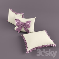 Pillows - Pillows with bow and ruffles 