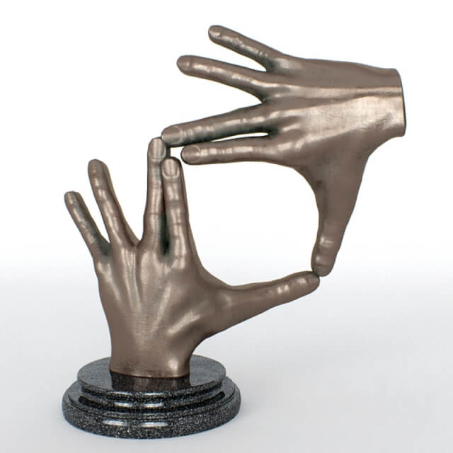 Figurine bronze hands