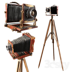 Miscellaneous Vintage camera on a tripod 