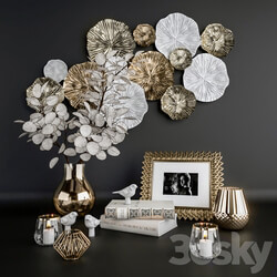 Decorative set with Lunaria. 